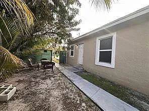 728 SW 6th St #1 — Photo 4