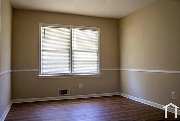 401 Springside Dr — Photo 7