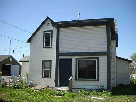 3rd image of 111 1st St E