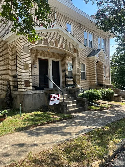 2 bed, 1400 sqft, $1,200 — Photo 2