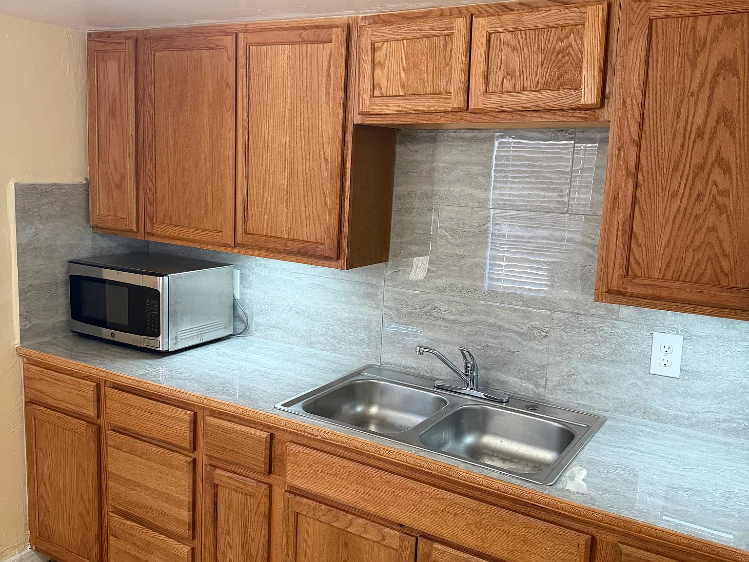 1 bed, 700 sqft, $950 — Photo 2