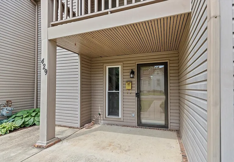 429 Russell St NE — Photo 2