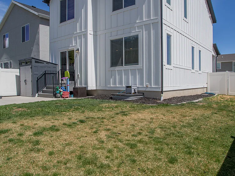 469 S School House Rd E — Photo 30