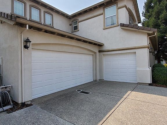2nd image of 6809 Maple Creek Dr