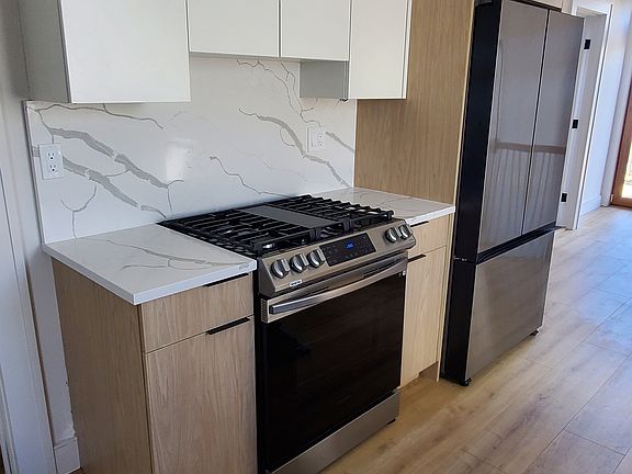 3rd image of 18 Grampian Way #3