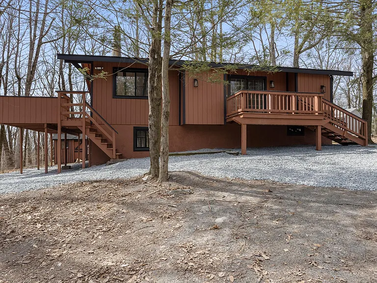 530 Maple Ridge Dr — Photo 2
