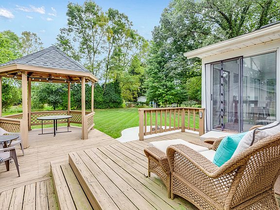 Oversized deck w/gazebo