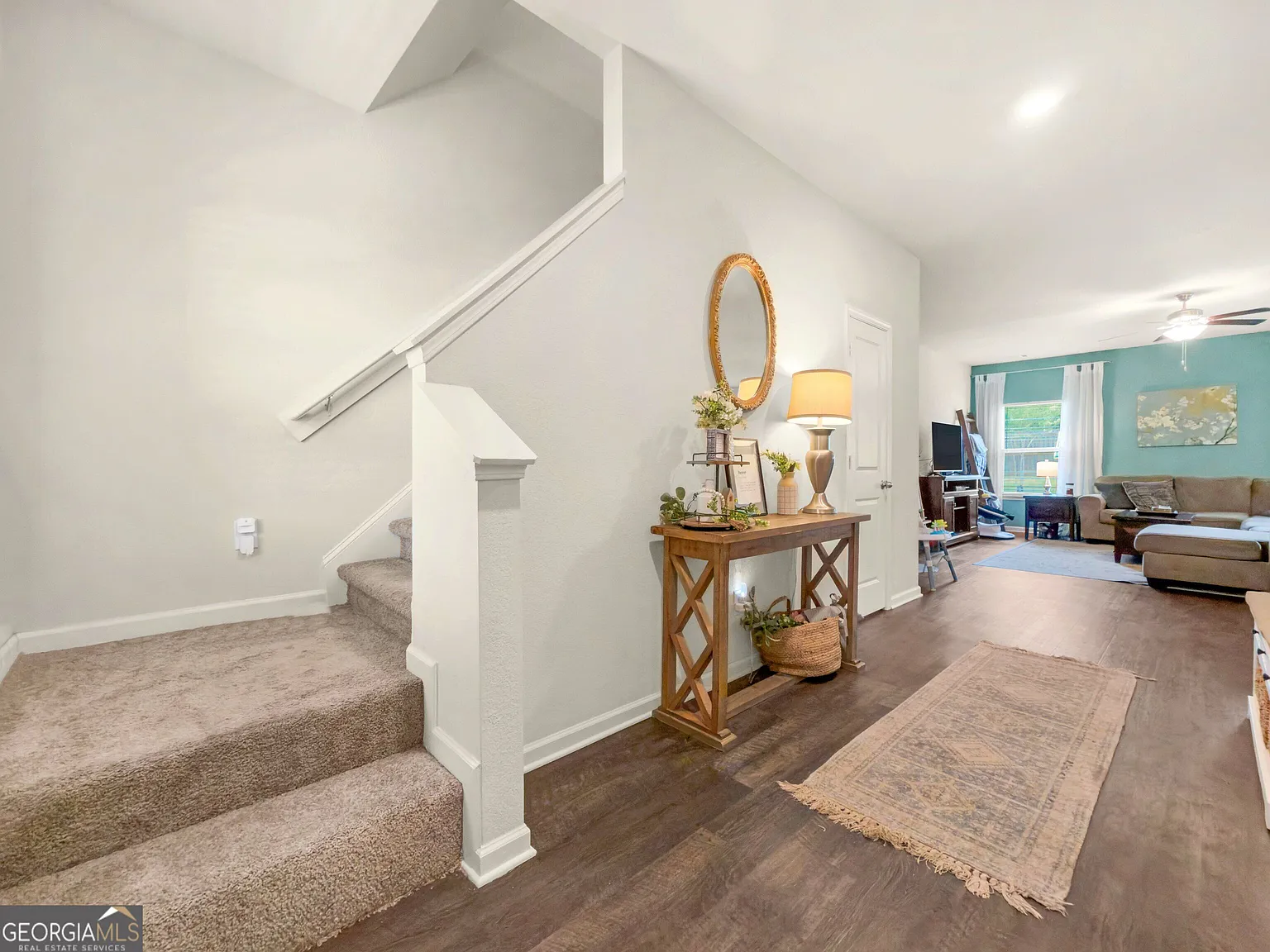 3 bed, 2.5 bath, 2095 sqft, $2,600 — Photo 2