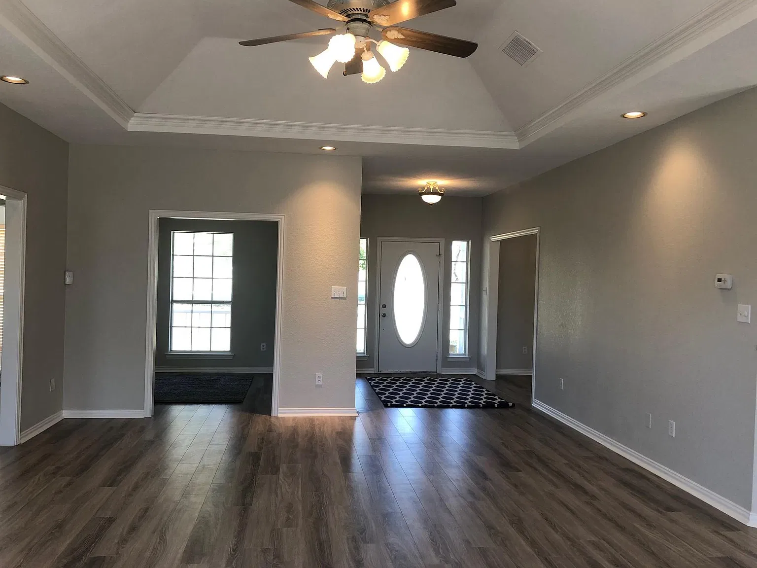 3 bed, 2.5 bath, 2628 sqft, $5,000 — Photo 2