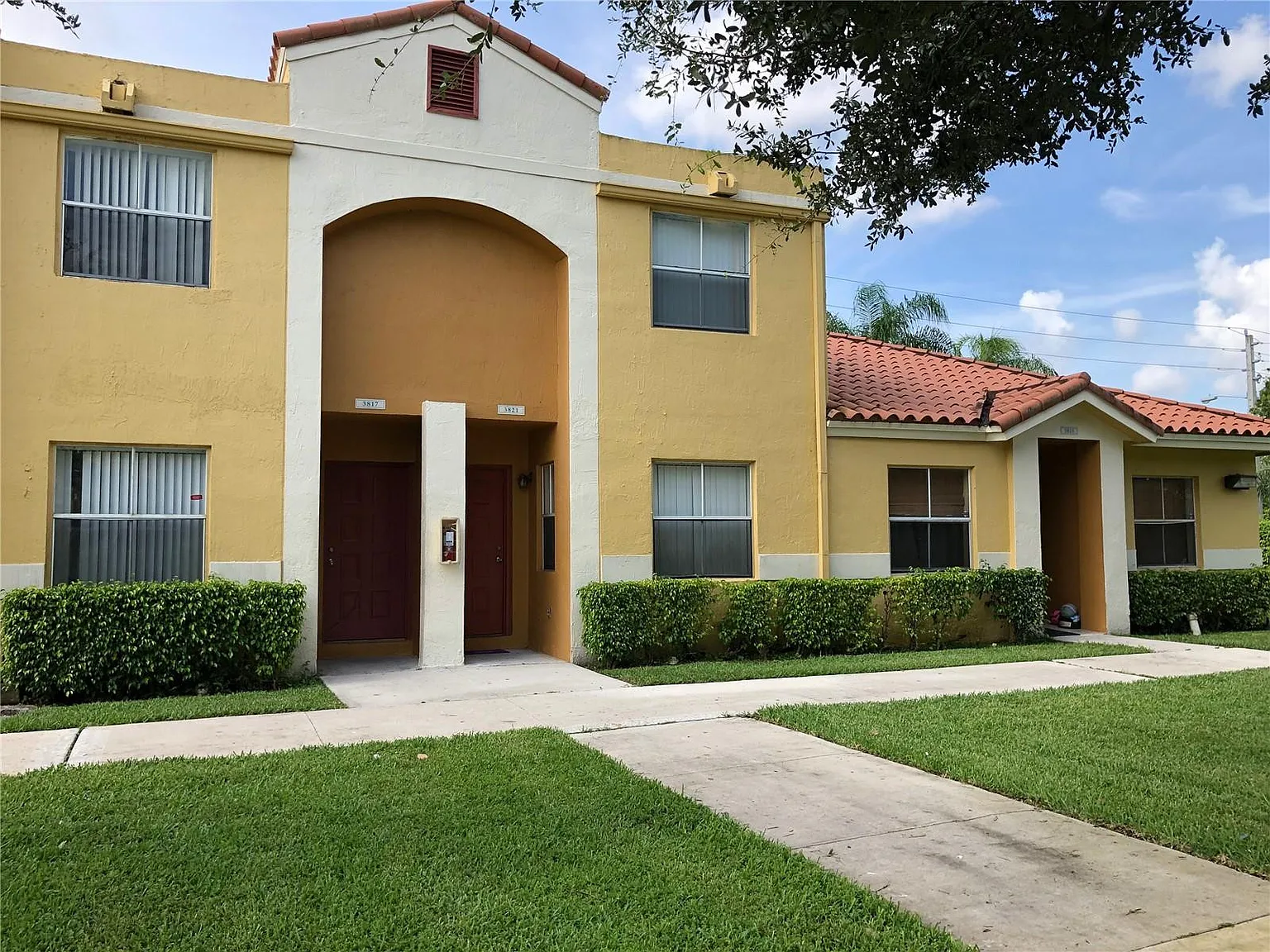 2 bed, 2.5 bath, 1050 sqft, $2,050 — Photo 1