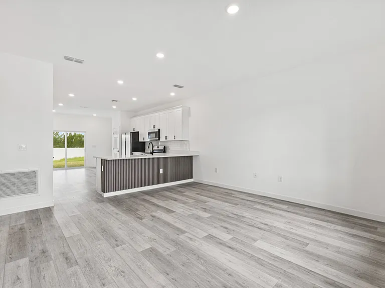 602 Desmoines Ct — Photo 14