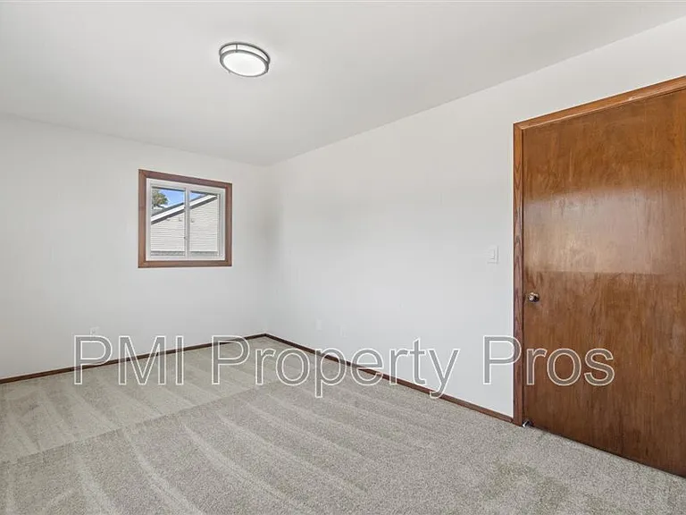 8150 S 88th St — Photo 33