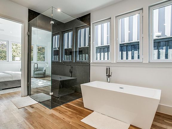 Primary en-suite down - Privacy film applied to windows after photos were taken