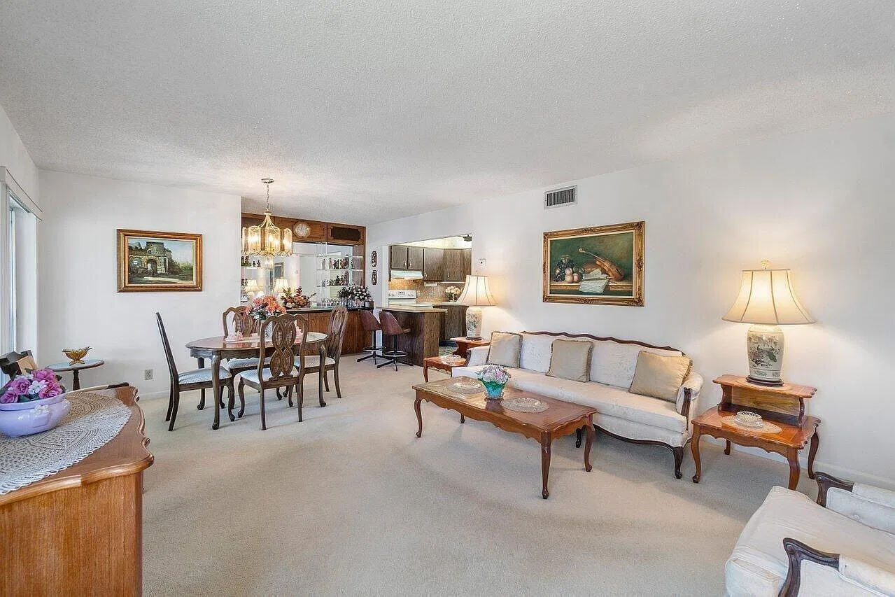 2 bed, 1.5 bath, 935 sqft, $1,950 — Photo 3