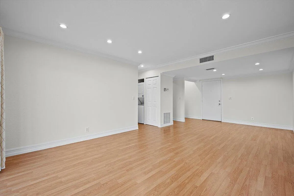 2 bed, 2.0 bath, 888 sqft, $2,000 — Photo 3