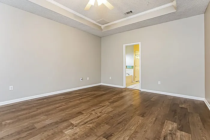 2318 Redwood Dr — Photo 4