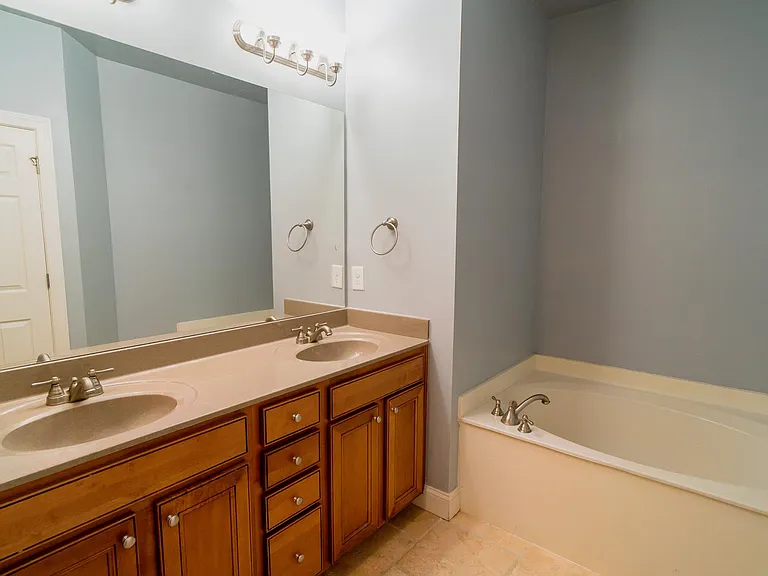 2056 Cobblestone Cir — Photo 11