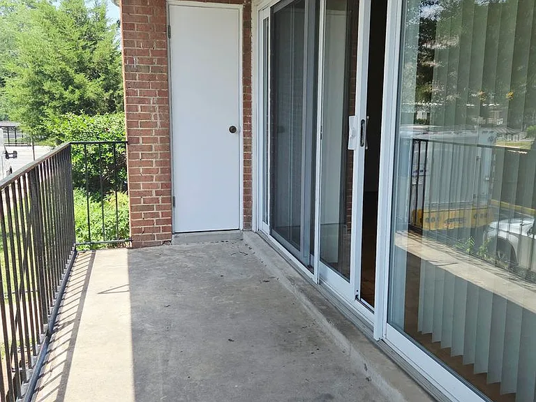 Columbia Courts Apartments — Photo 34