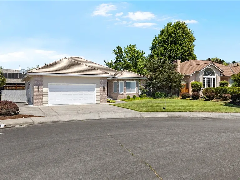 2485 Greenfield Ct — Photo 3