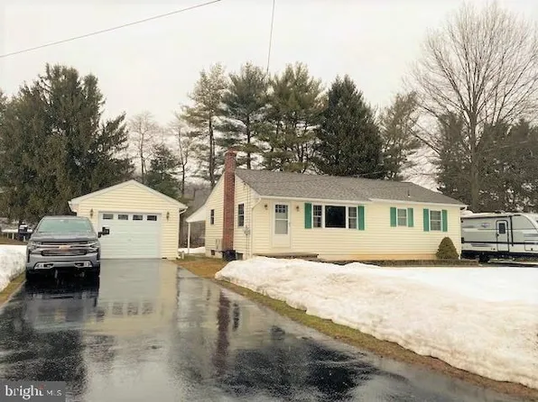 3345 Mountain Ave, Hellertown, PA 18055