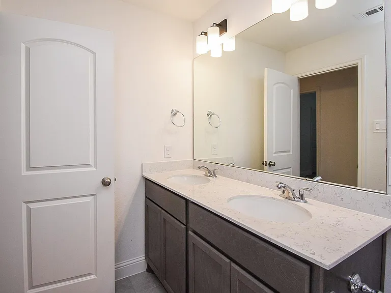 9406 Water Breeze Ct — Photo 17