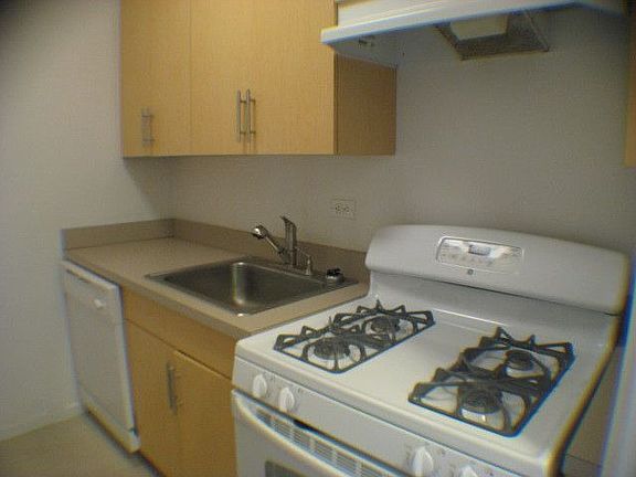 2nd image of 4125 Case St APT 6O