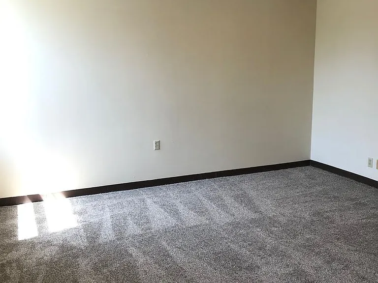 Cass Street Apartments — Photo 3