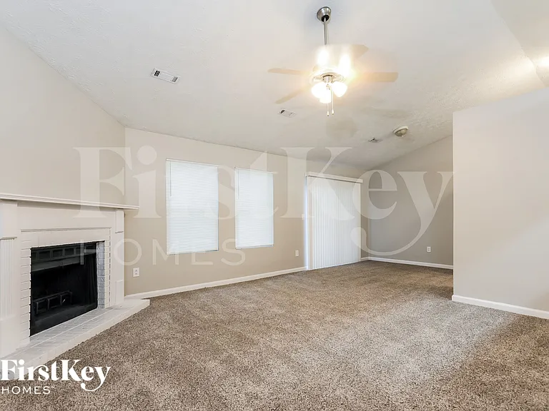 206 Red Oak Dr — Photo 3