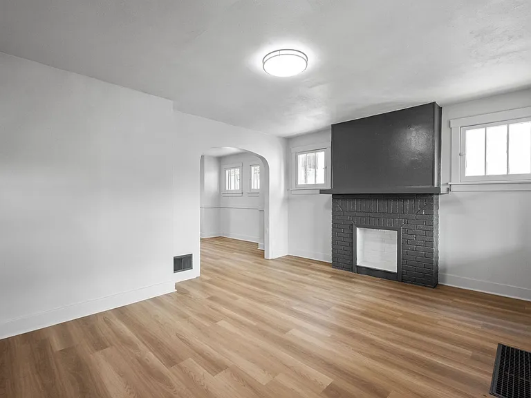 1303 Woodlawn Ave — Photo 17