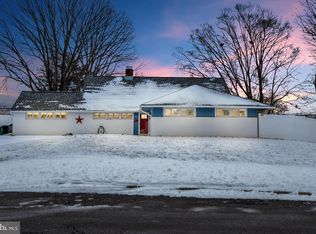 67 Spinythorn Rd, Levittown, PA 19056