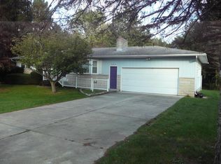 54813 Orchard Ln, Paw Paw, MI 49079