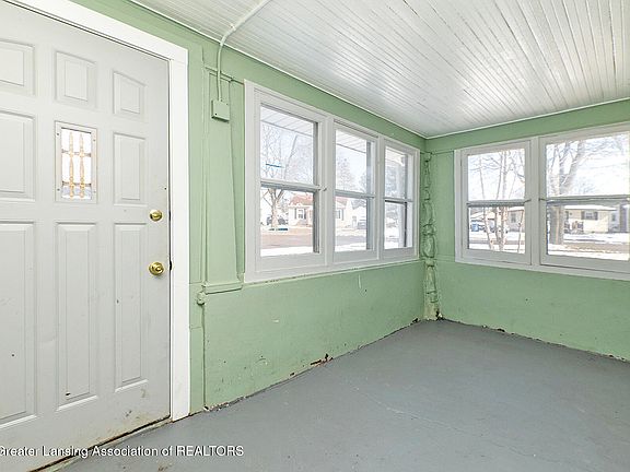 2nd image of 810 Fenton St