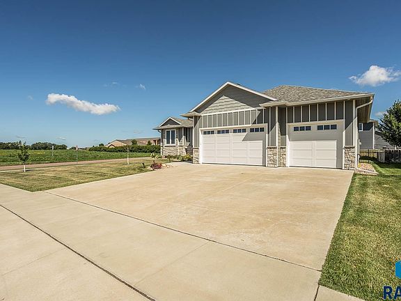 3rd image of 2720 Big Oak Cir