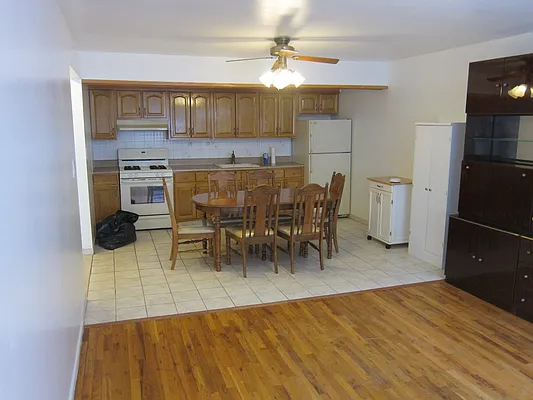 Rented by Realty 2000 Corp | media 88