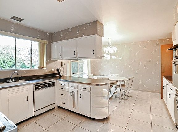 3rd image of 573 Westwood Ln