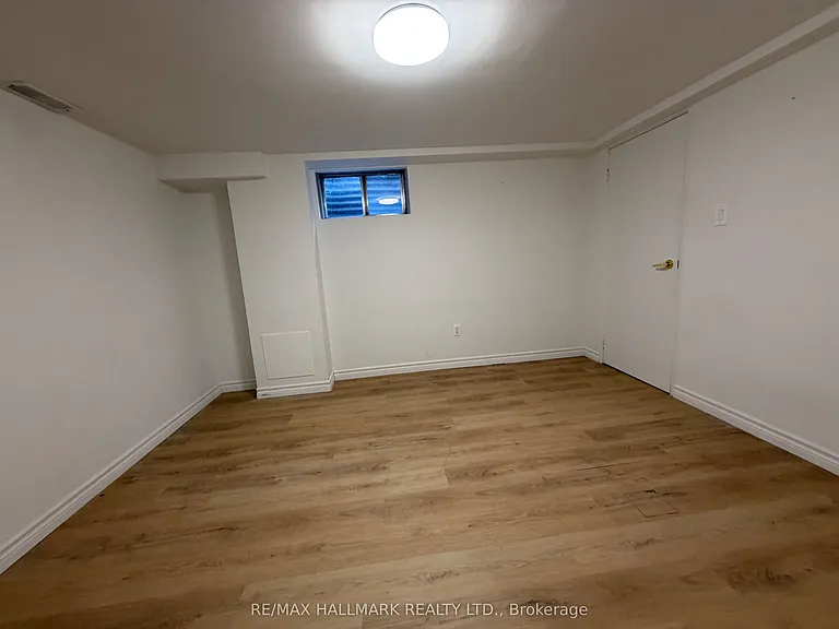 12 Wardencourt Dr #LOWER — Photo 21
