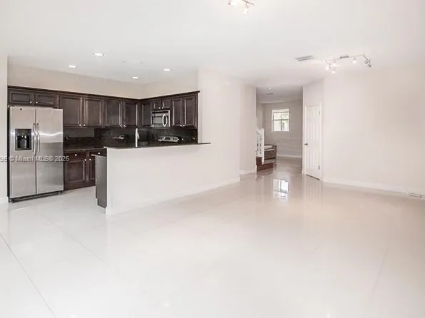 1024 NE 207th Ter Unit 1024, Miami, FL 33179