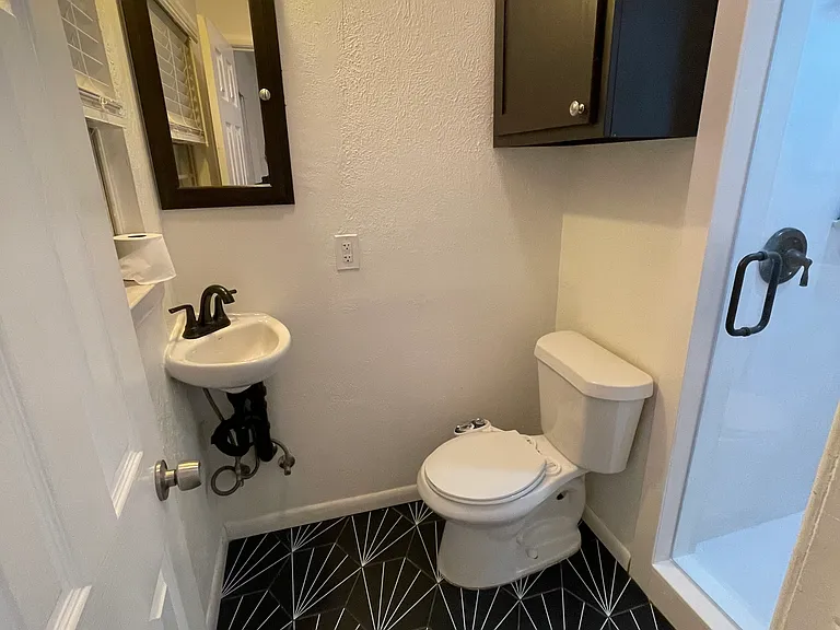 4904 Odessa Ave — Photo 14