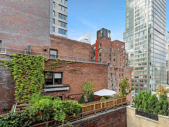 4th image of 319 E 50th St APT 12L