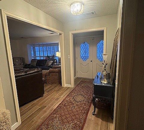 4th image of 14537 Main St