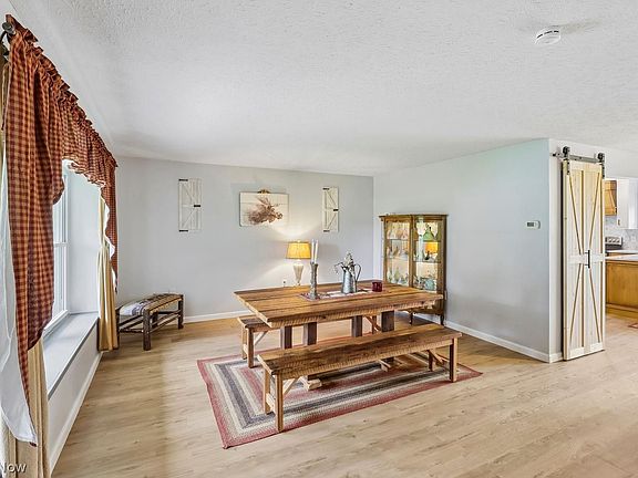 3rd image of 17570 Hicks Rd