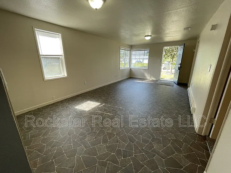 9714 E 6th Ave — Photo 4
