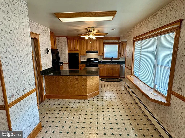 300 Asbury Ave — Photo 10