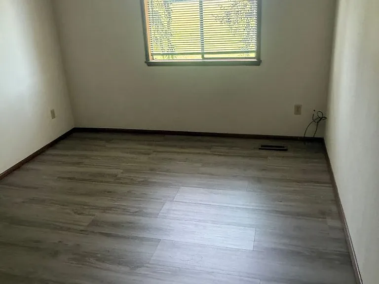 16325 Dike Rd — Photo 14