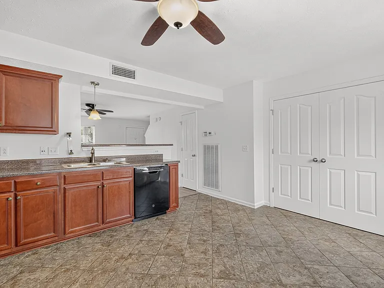 407 Arapaho Dr — Photo 15