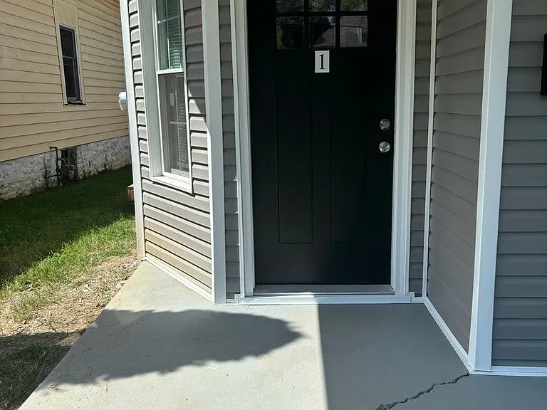 188 E Loudon — Photo 2