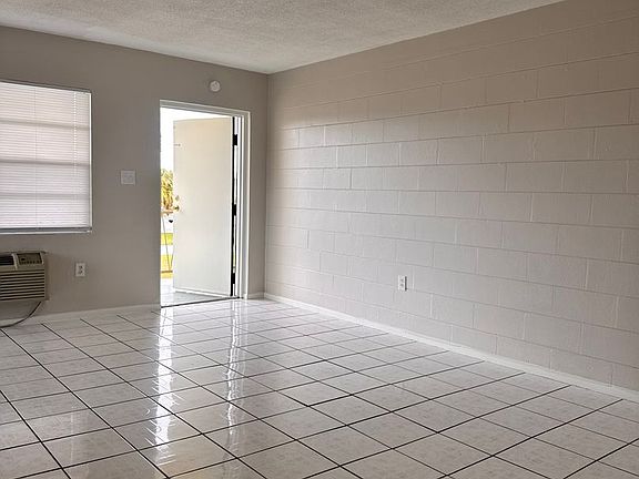 2nd image of 451 S Semoran Blvd #1393EE575