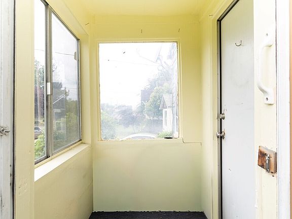 3rd image of 1604 W 1st Street