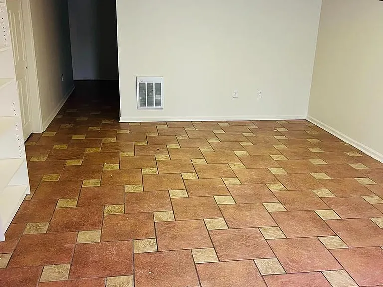 2528 Interstate Dr — Photo 8