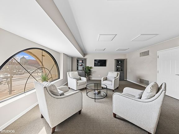 4th image of 14 S Ashland Ave APT 209